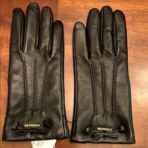 Coach smooth leather tea rose gloves